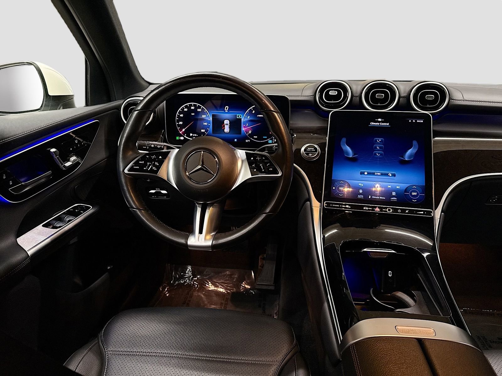Used 2024 Mercedes-Benz GLC 300 4MATIC image 23