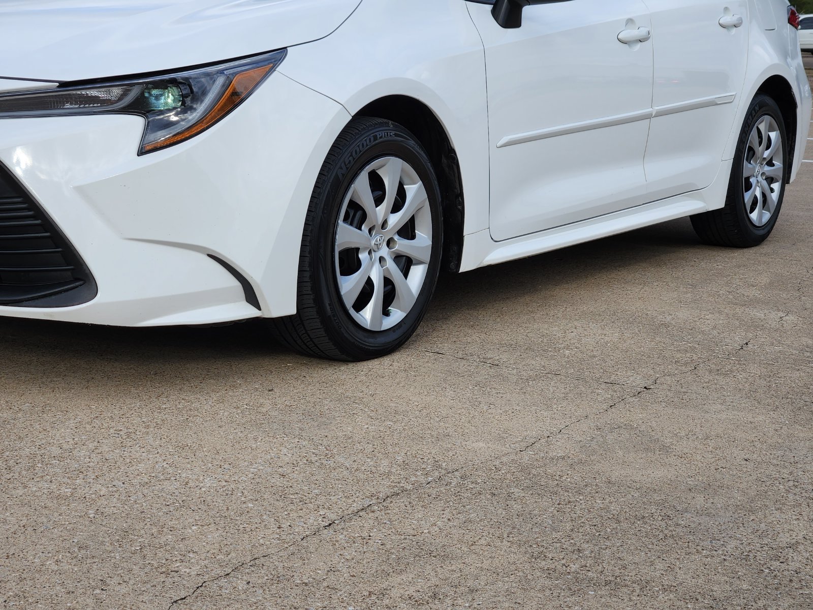 Used 2024 Toyota Corolla LE FWD image 12