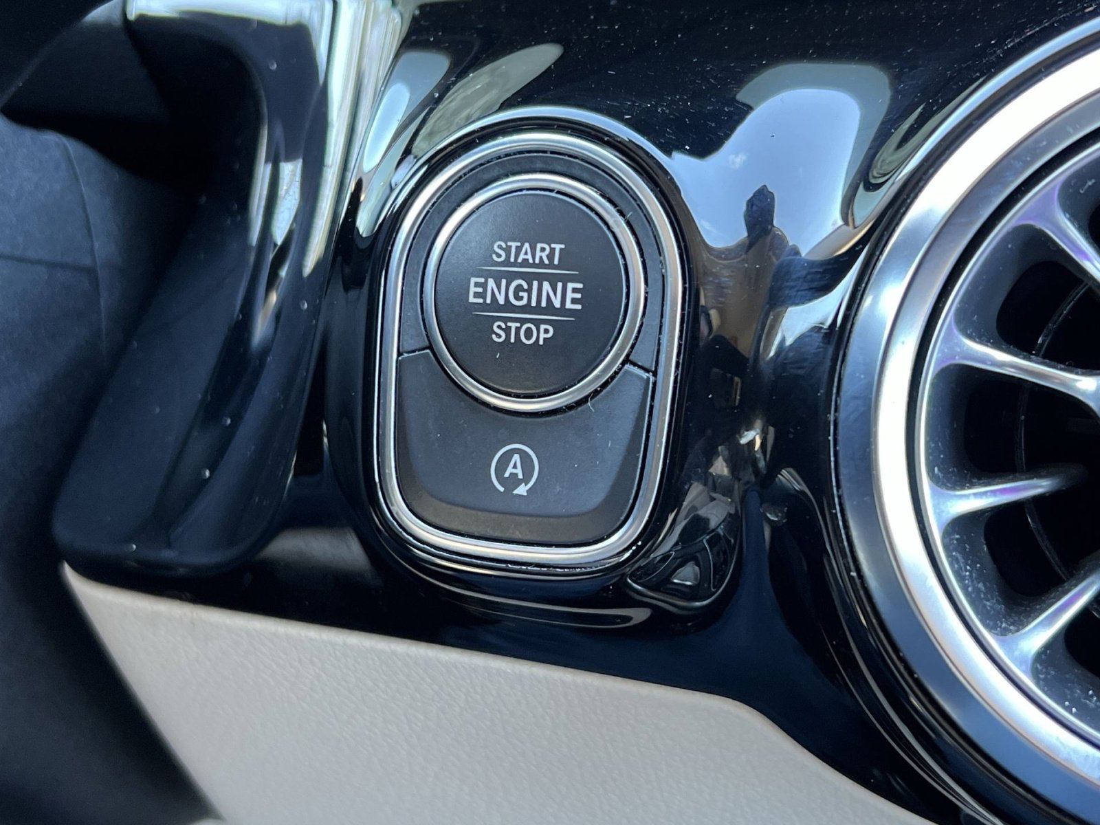 Certified 2023 Mercedes-Benz GLA 250 4MATIC image 31