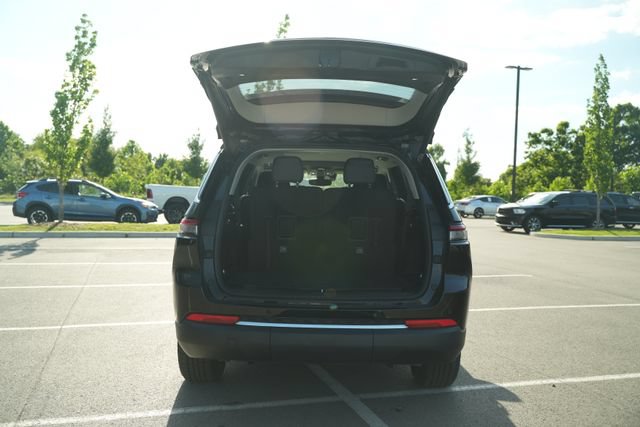 Used 2022 Jeep Grand Cherokee L Limited AWD/4WD image 18
