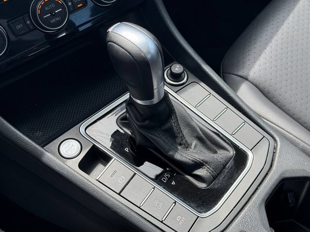 Used 2019 Volkswagen Jetta SEL w/ Cold Weather Package FWD image 25