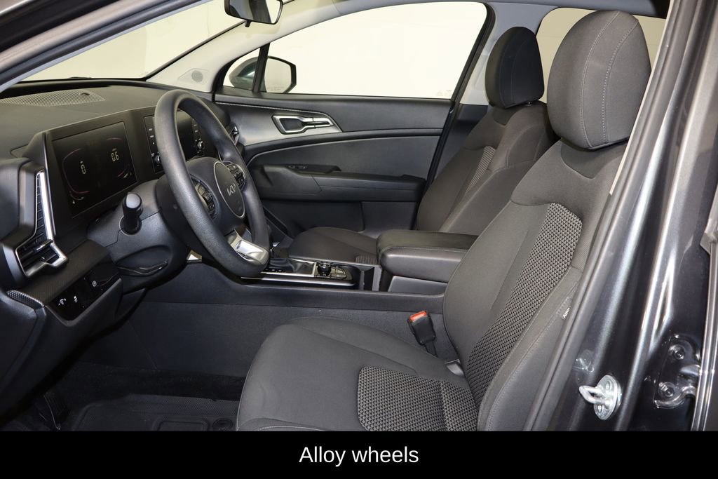 Used 2024 Kia Sportage LX image 16