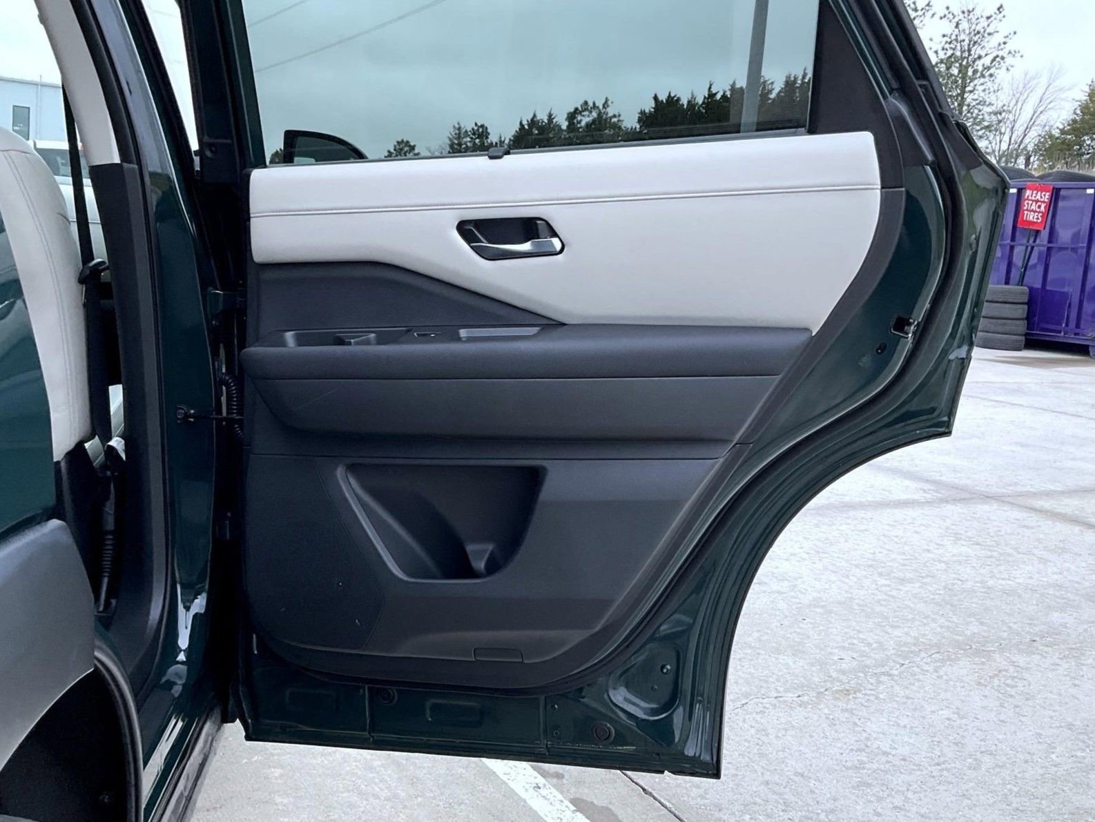 Used 2024 Nissan Pathfinder SL AWD/4WD image 18