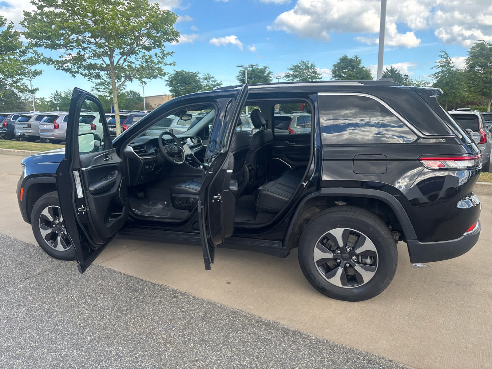 Used 2023 Jeep Grand Cherokee 4WD 4xe image 29