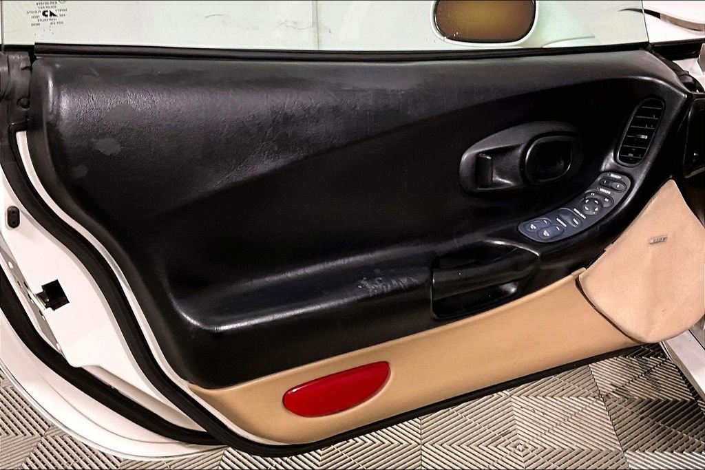 Used 2002 Chevrolet Corvette Coupe w/ Preferred Equipment Group2 image 16