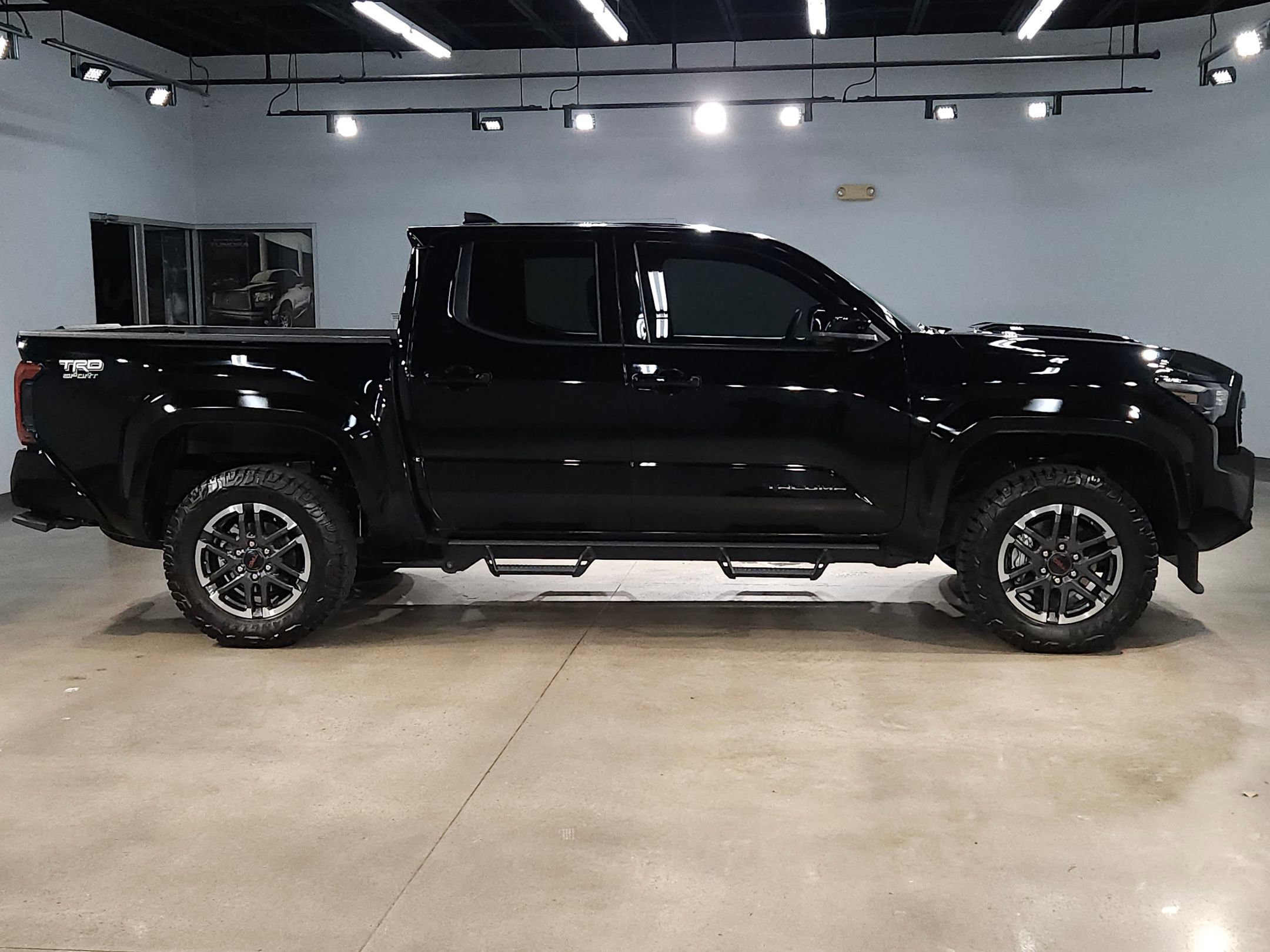 Used 2025 Toyota Tacoma TRD Sport image 8