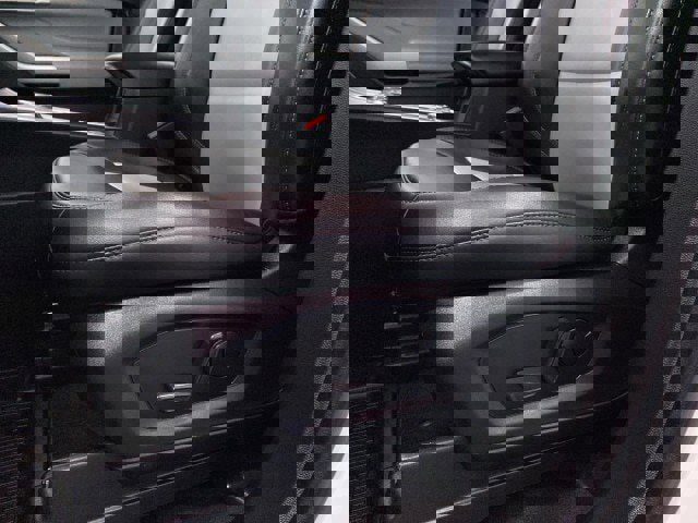 Used 2023 Ford Explorer XLT w/ Equipment Group 202A image 14