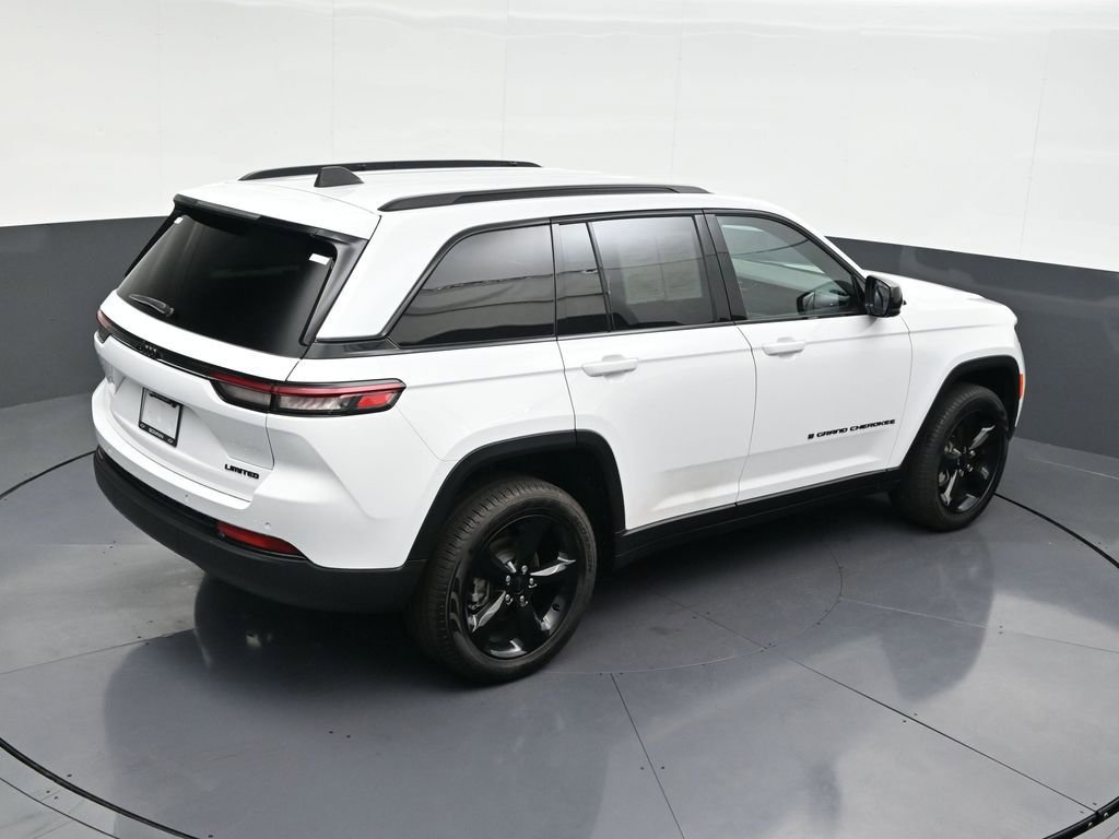 Used 2025 Jeep Grand Cherokee Limited w/ Black Appearance Package image 19