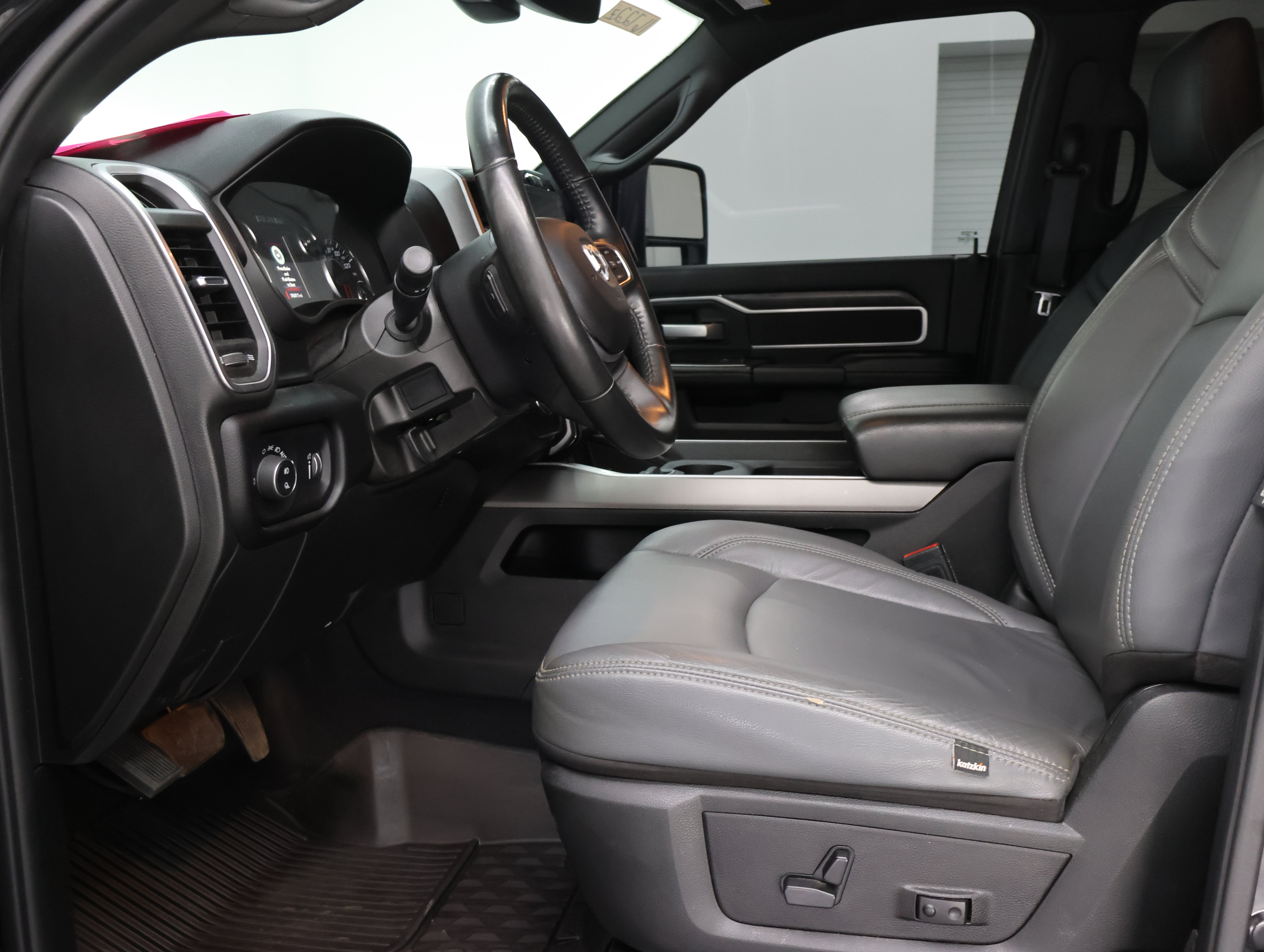 Used 2024 RAM 2500 Big Horn w/ Night Edition AWD/4WD image 8
