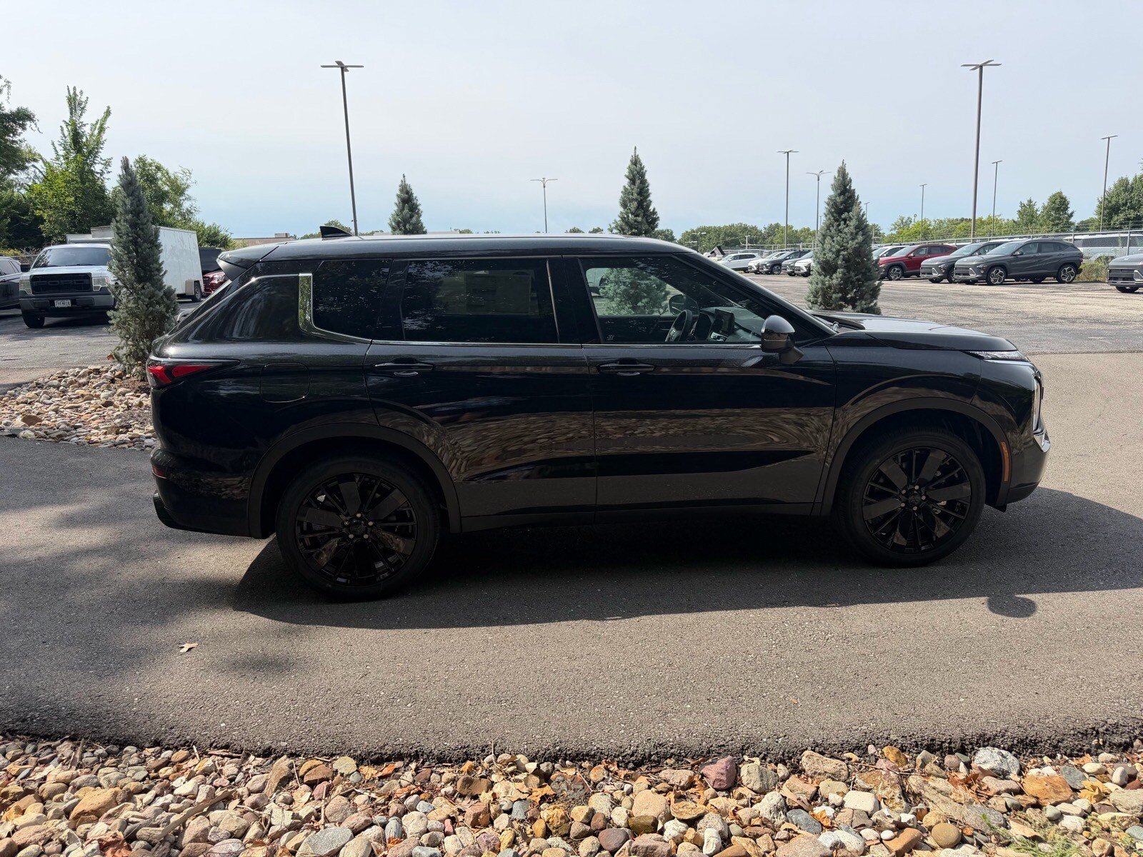 New 2026 Mitsubishi Outlander LE AWD/4WD image 6