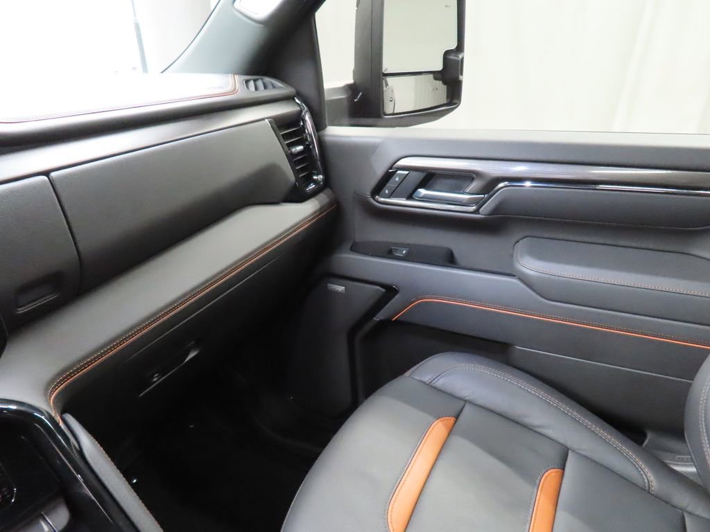 Used 2025 GMC Sierra 2500 AT4 image 25