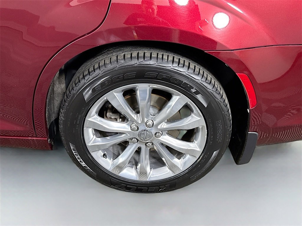 Used 2016 Chrysler 300 Limited image 33