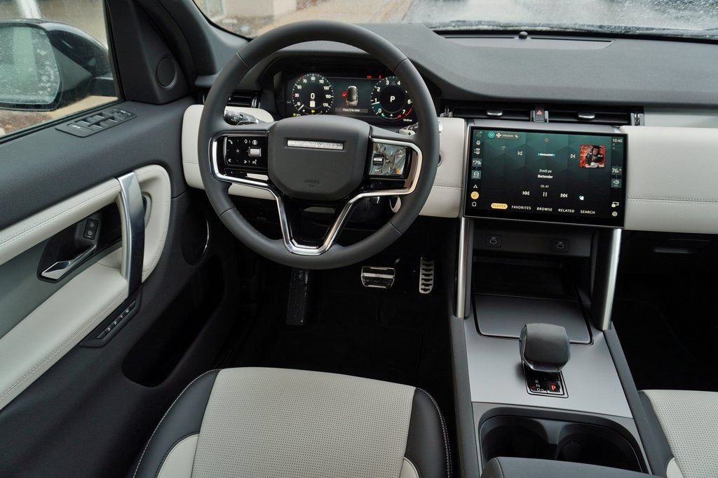 Certified 2026 Land Rover Discovery Sport Landmark AWD/4WD image 15