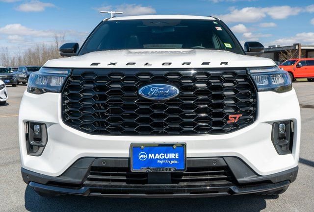 Used 2025 Ford Explorer ST image 3