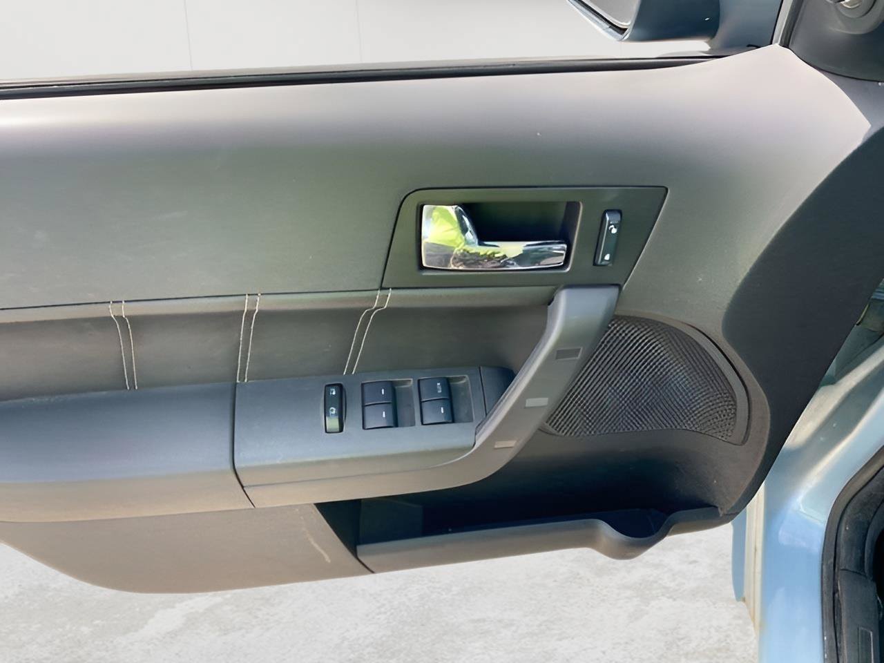 Used 2009 Ford Focus SEL FWD image 21