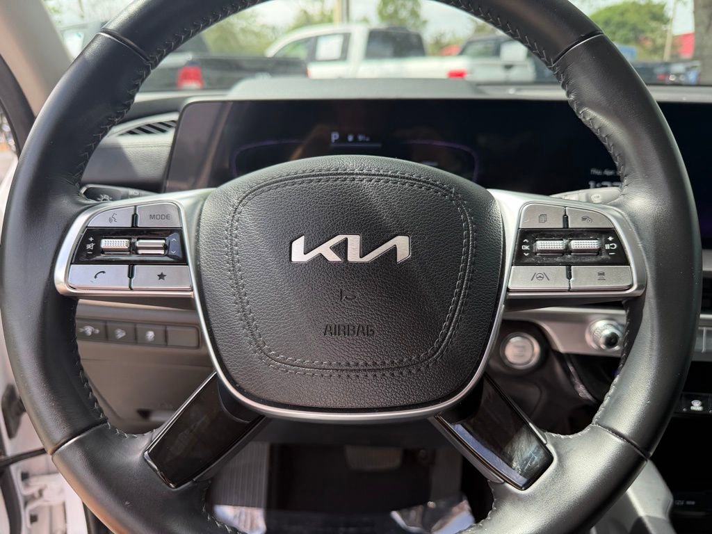 Used 2024 Kia Telluride LX FWD image 22