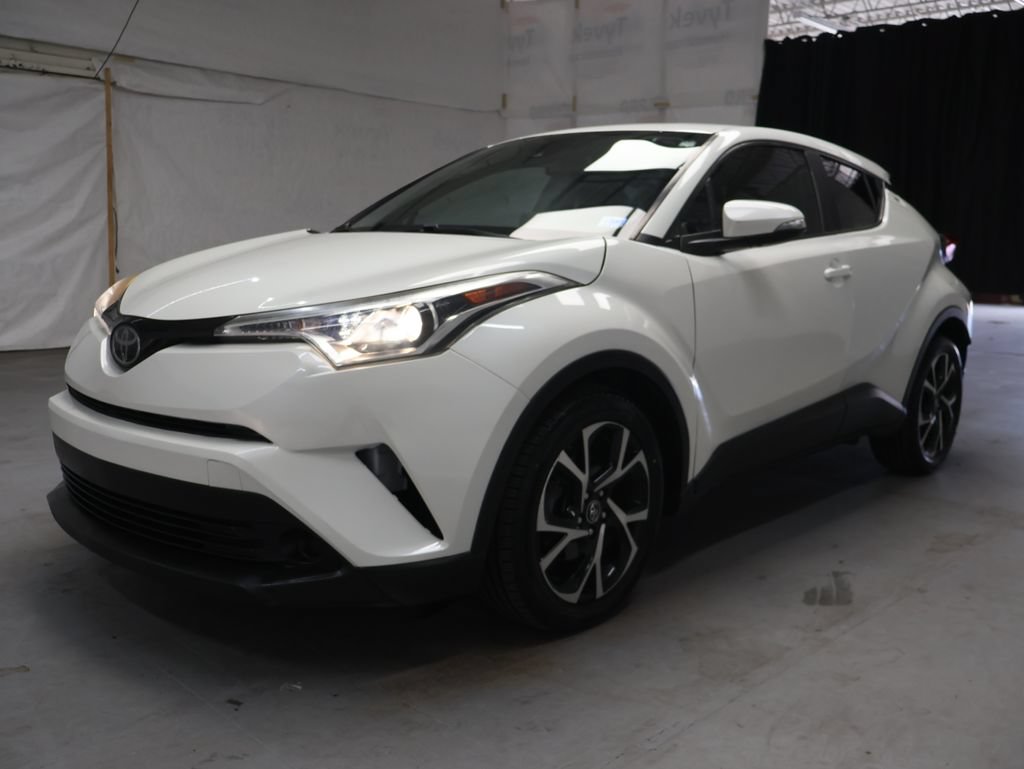Used 2019 Toyota C-HR XLE FWD image 3