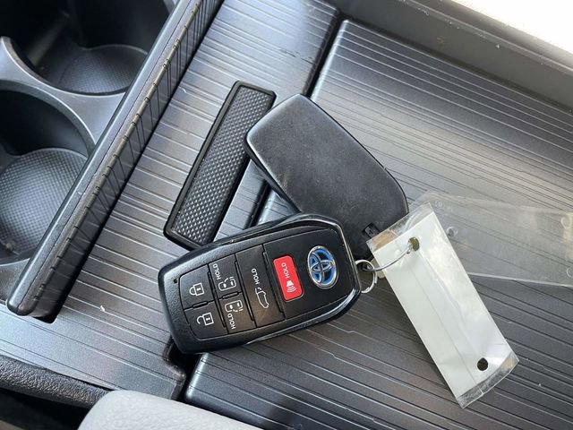 Used 2025 Toyota Sienna XLE image 33