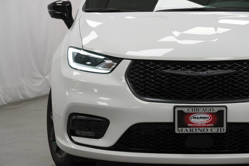 New 2026 Chrysler Pacifica Limited w/ S Appearance Package image 6