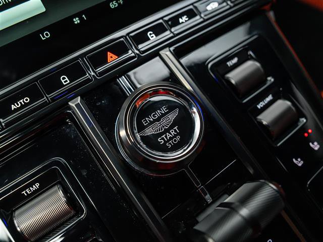 Used 2025 Aston Martin V8 Vantage Coupe RWD image 29