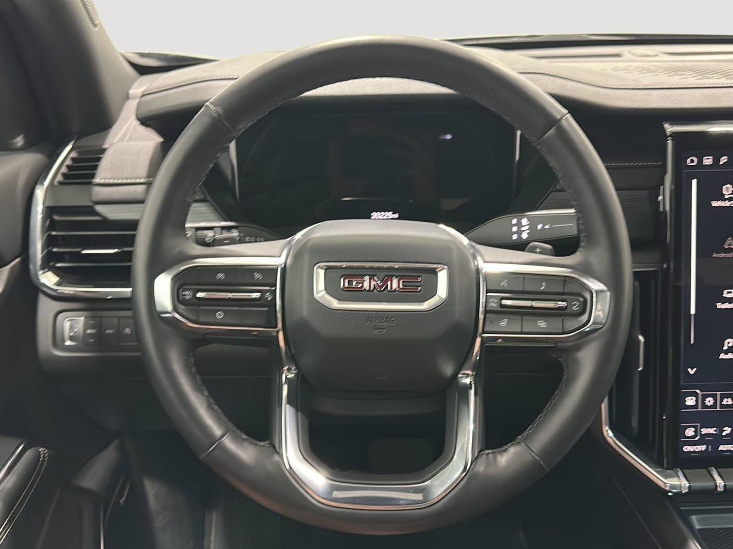Used 2025 GMC Acadia Elevation w/ Elevation Premium Package AWD/4WD image 9