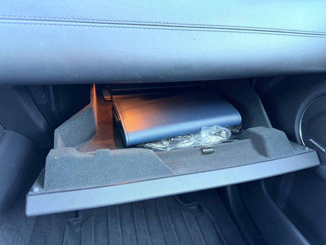 Used 2020 Land Rover Discovery Sport SE image 29