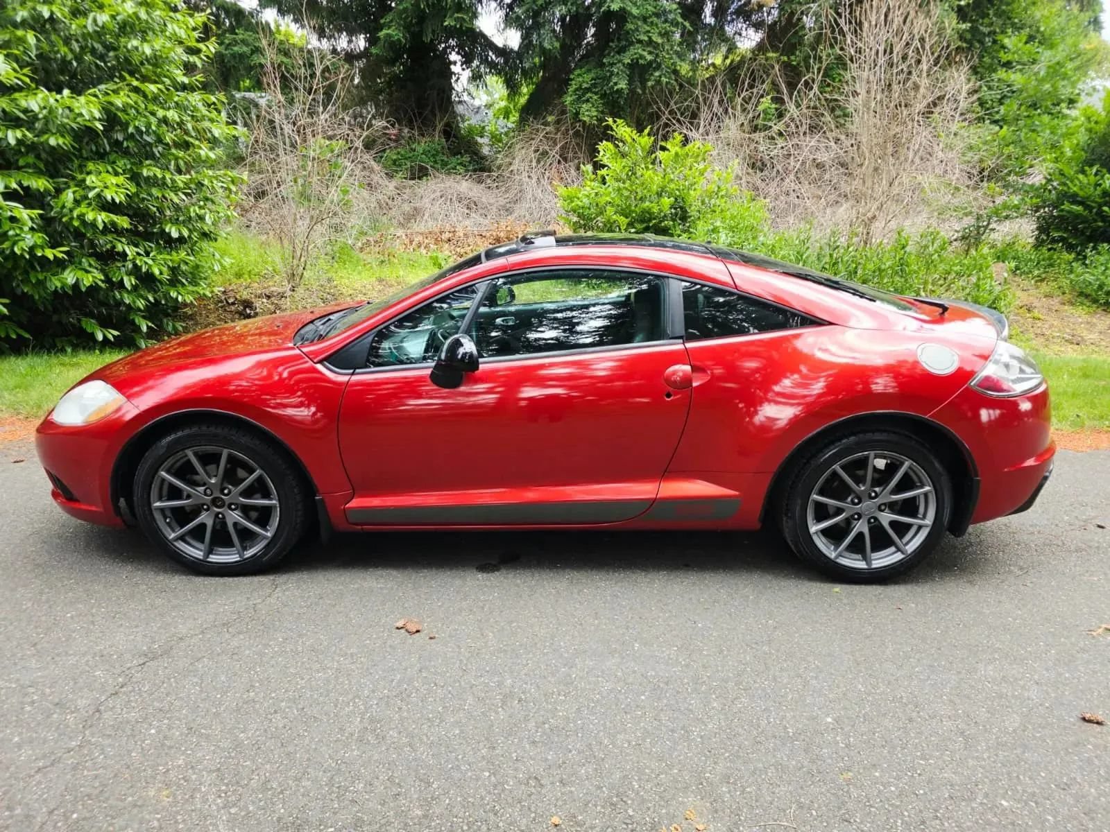 Used 2012 Mitsubishi Eclipse FWD image 2