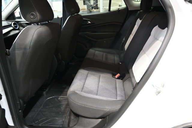 Used 2024 Chevrolet Trax LS w/ LS Convenience Package FWD image 11