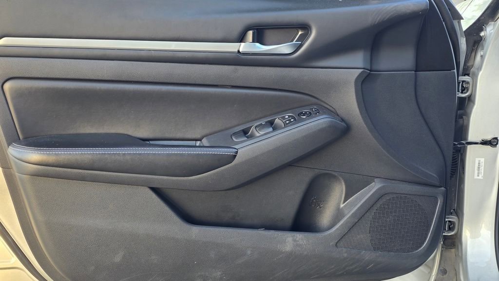 Used 2022 Nissan Altima 2.5 SV FWD image 13