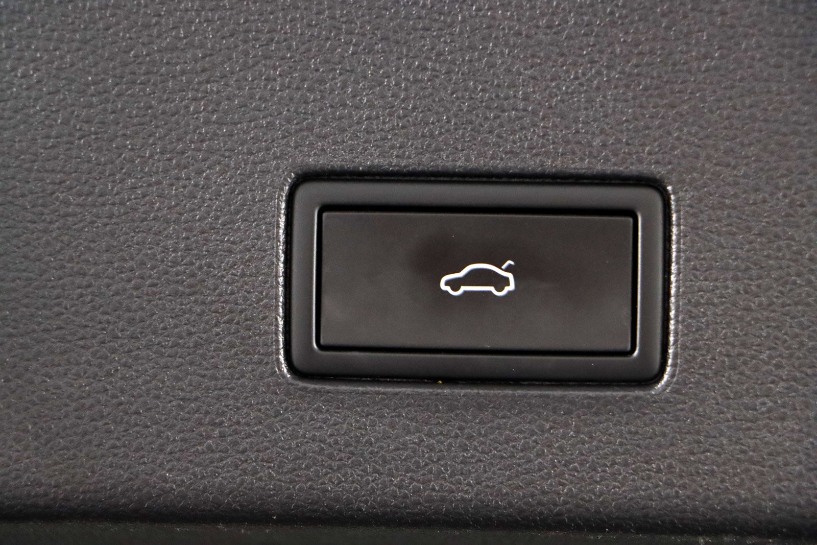 Used 2022 Volkswagen Atlas Cross Sport SE image 30