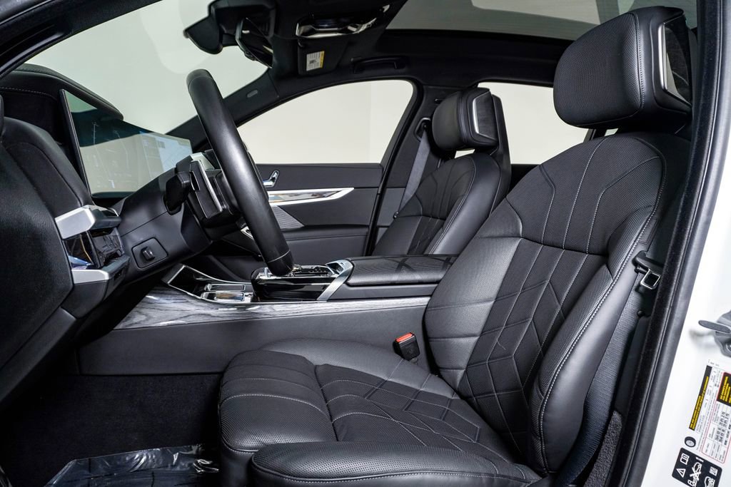Used 2025 BMW 740i xDrive image 21