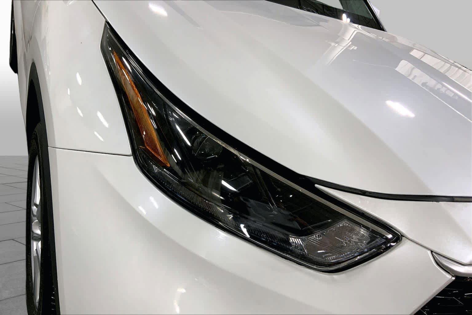 Used 2023 Toyota Highlander LE FWD image 28