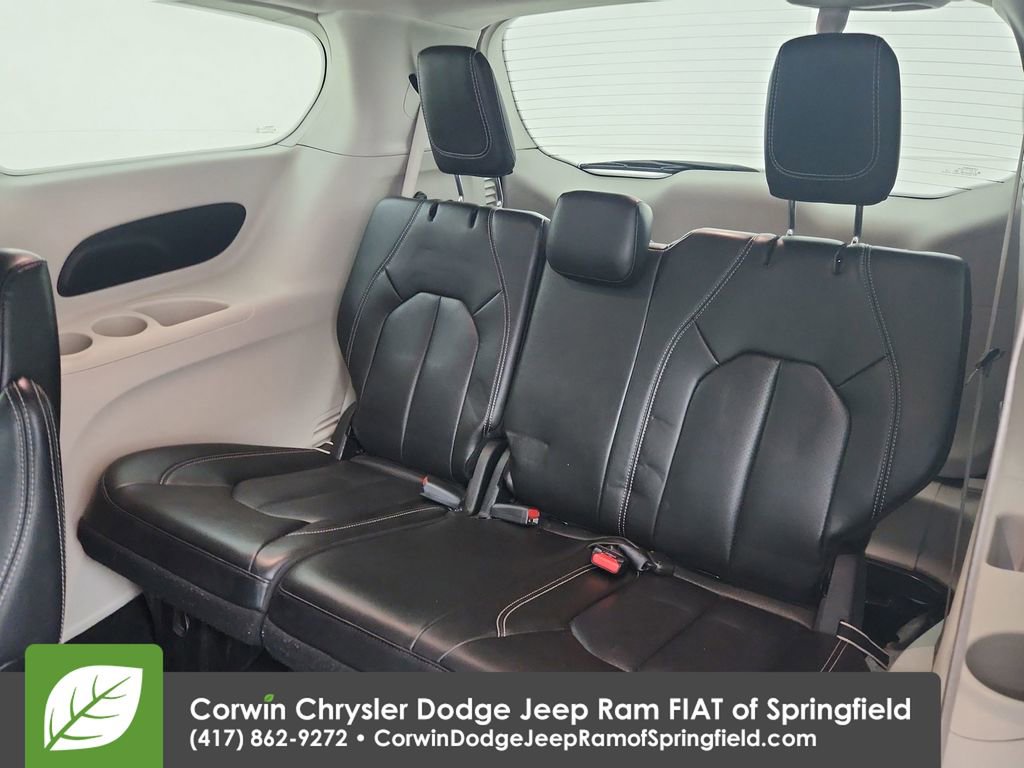 Used 2023 Chrysler Pacifica Touring-L image 29
