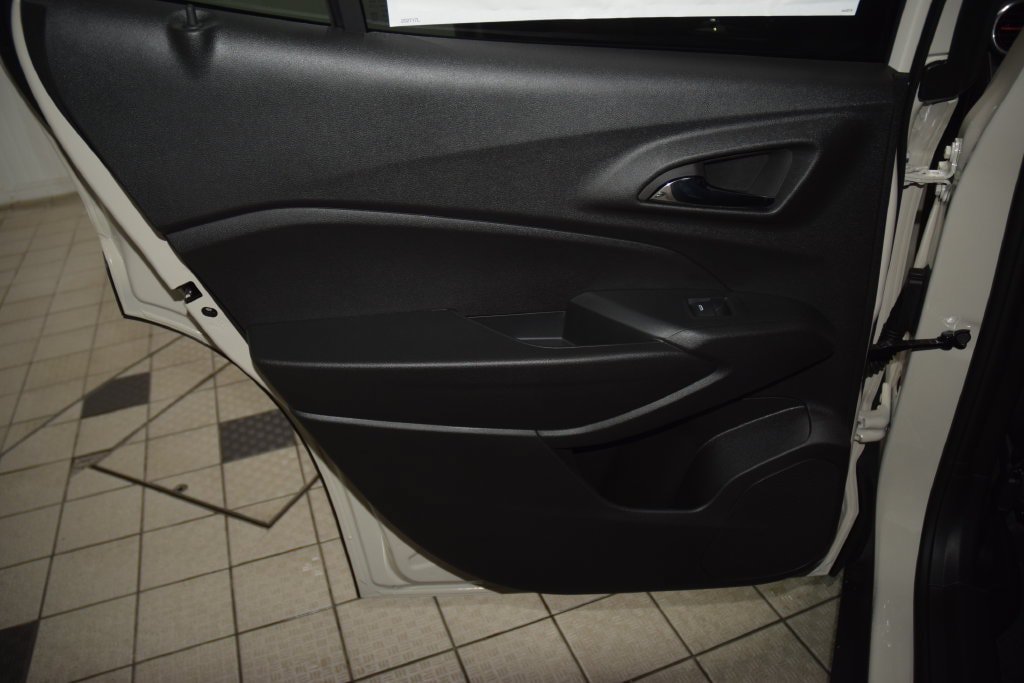 New 2026 Chevrolet Trax RS w/ Sunroof Package FWD image 42
