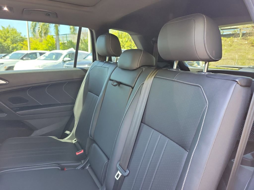 Used 2023 Volkswagen Tiguan SE R-Line image 10