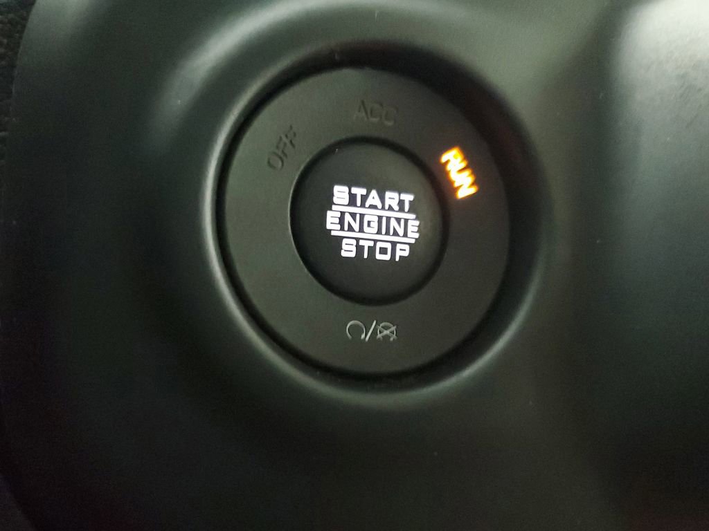 Used 2020 Jeep Wrangler Unlimited Sahara image 30