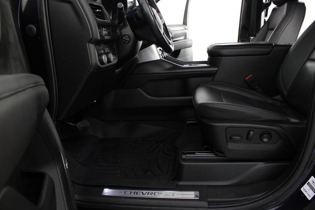 Used 2022 Chevrolet Tahoe LT w/ Luxury Package AWD/4WD image 18