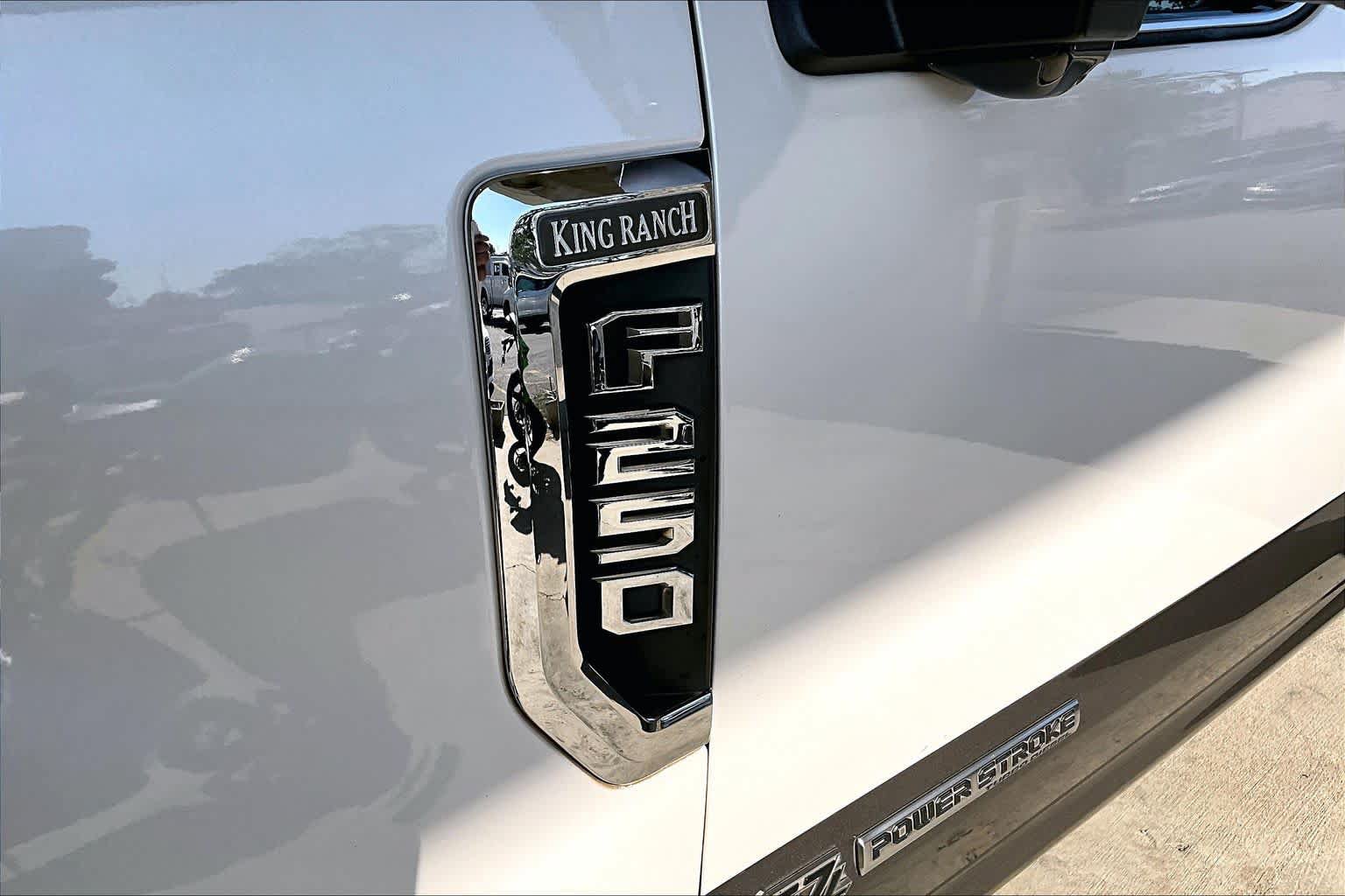 Used 2017 Ford F250 King Ranch w/ King Ranch Ultimate Package AWD/4WD image 9
