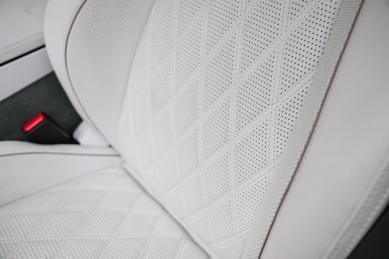 Used 2024 Mercedes-Benz Maybach GLS 600 4MATIC image 33