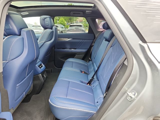 Certified 2025 Cadillac Optiq Luxury 2 AWD/4WD image 10