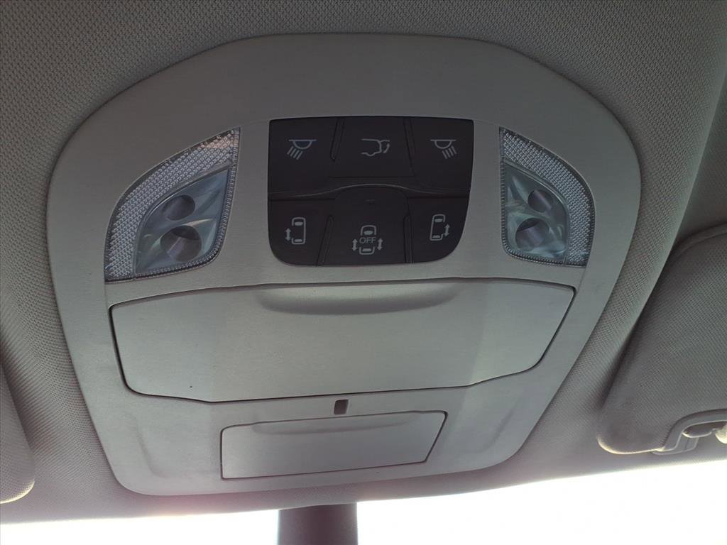 Used 2023 Chrysler Pacifica Touring-L image 17