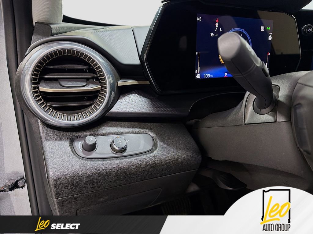 Used 2025 Chevrolet Trax ACTIV w/ Driver Confidence Package image 10