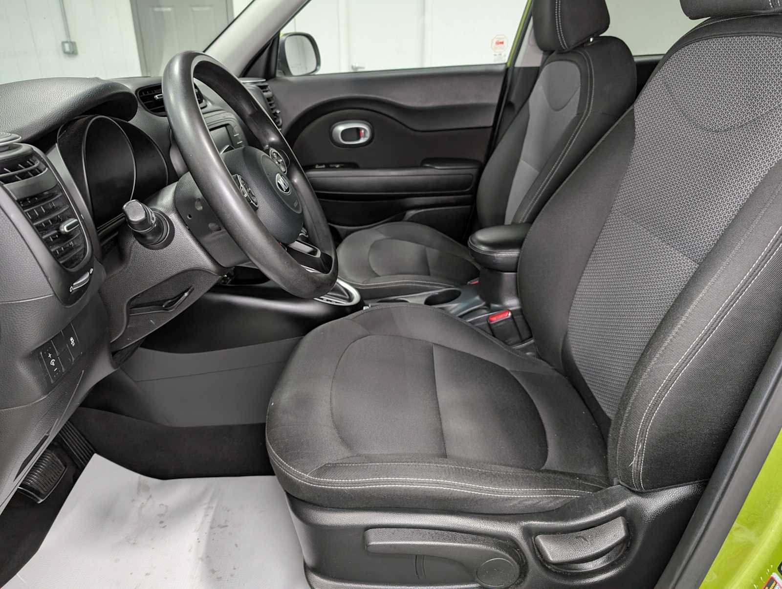 Used 2017 Kia Soul + FWD image 4