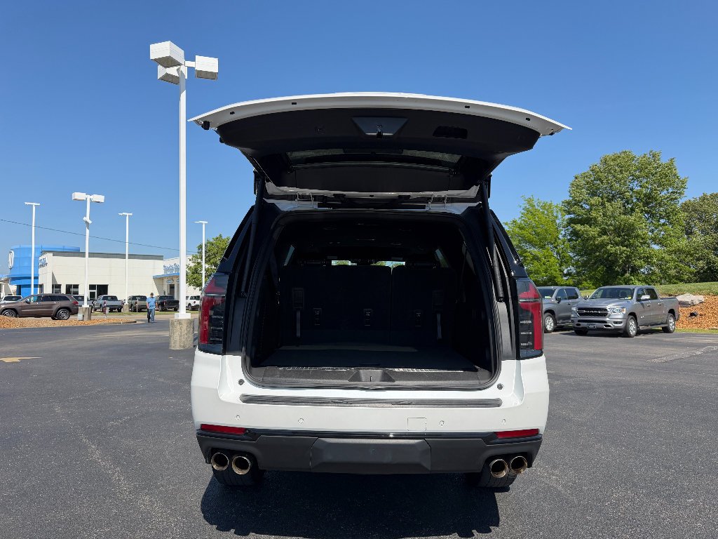 Used 2025 Chevrolet Suburban Z71 AWD/4WD image 12