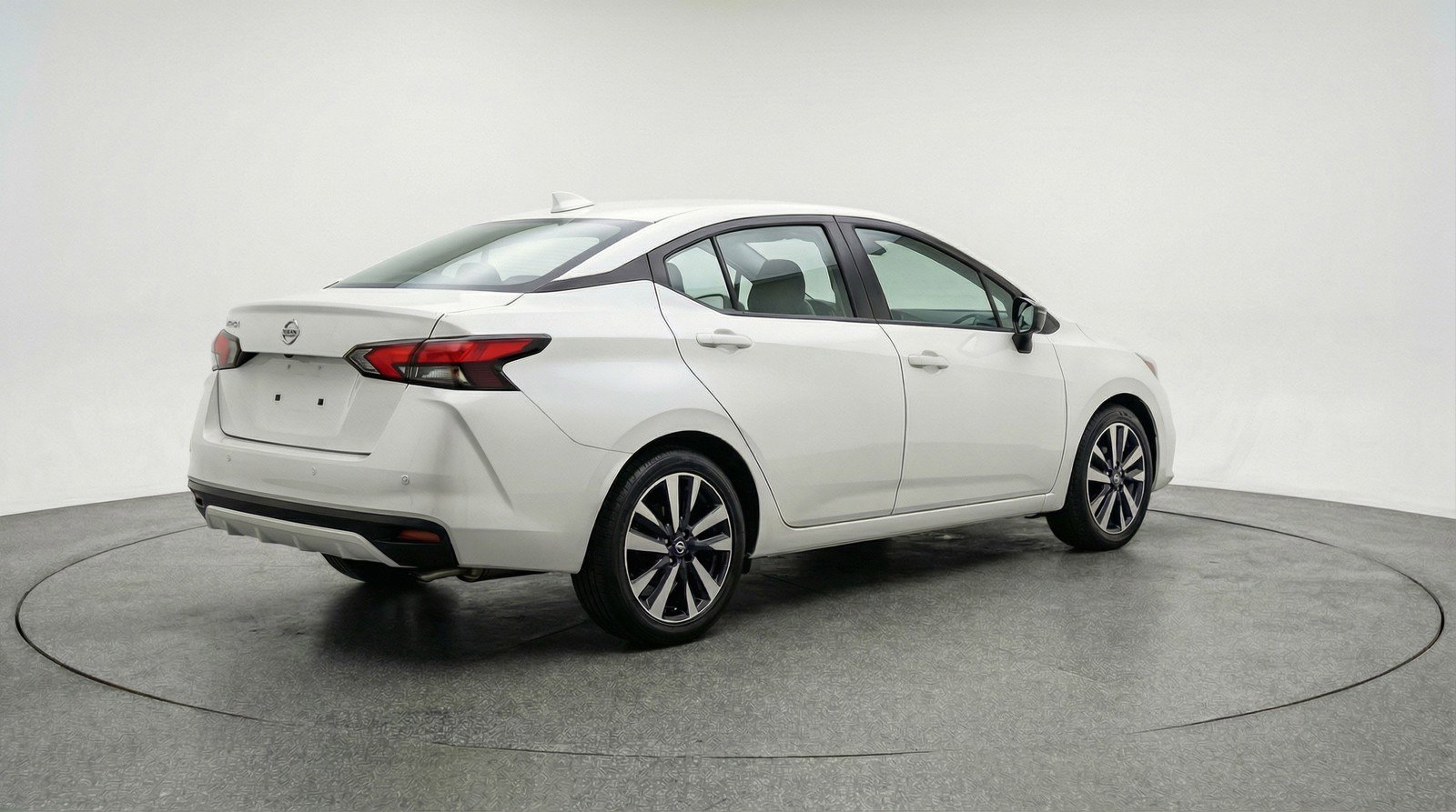 Used 2025 Nissan Versa SV FWD image 9