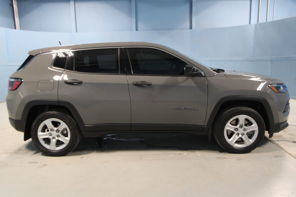 Used 2023 Jeep Compass Sport AWD/4WD image 30