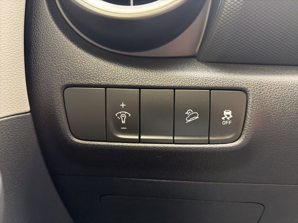 Used 2023 Hyundai Kona SEL w/ Cargo Package AWD/4WD image 18
