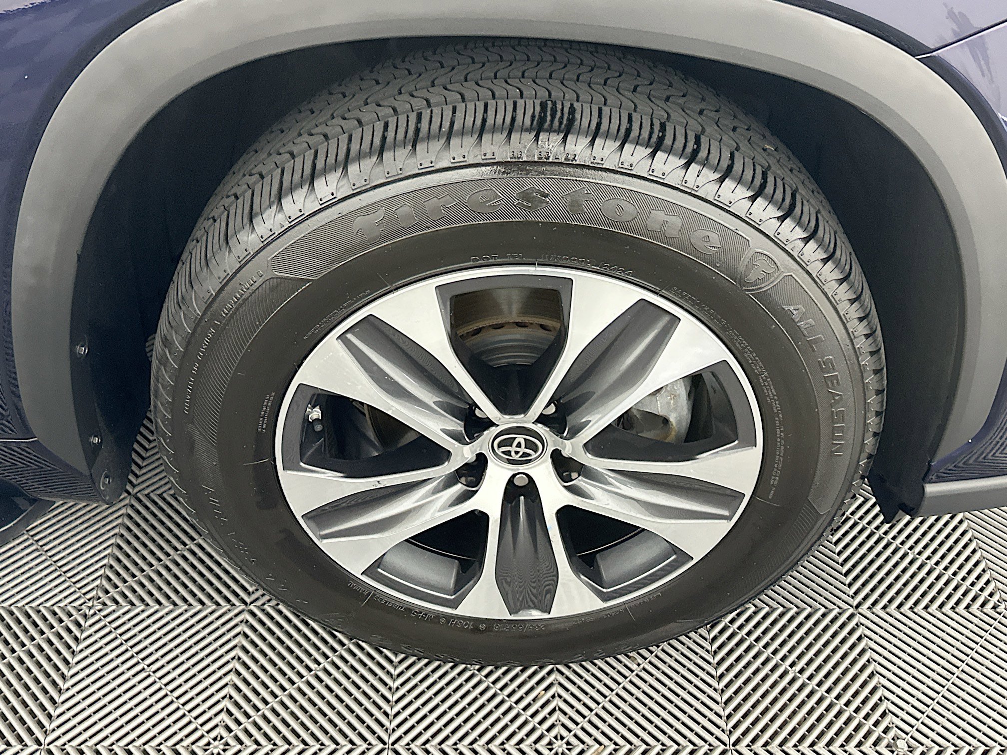 Used 2023 Toyota Highlander XLE image 11