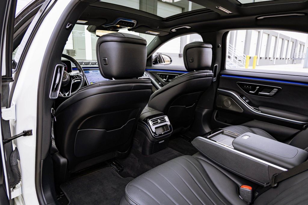 Used 2022 Mercedes-Benz S 580 4MATIC Sedan w/ AMG Line Package image 31