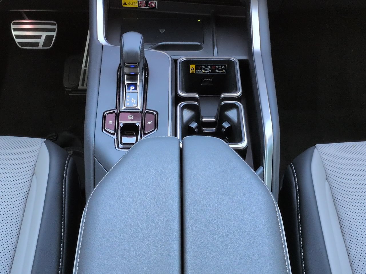 Used 2025 Lexus TX 500h AWD w/ Technology Package image 19